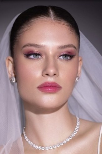 Soft bridal glam with pink lip in Dubai